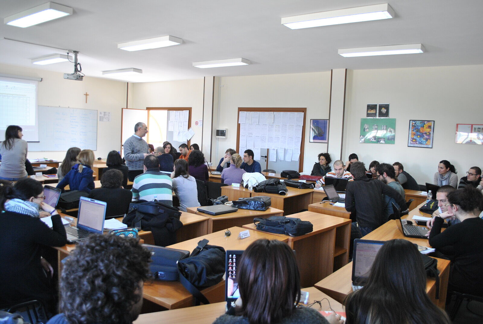 Lezione in aula al campus AFORISMA