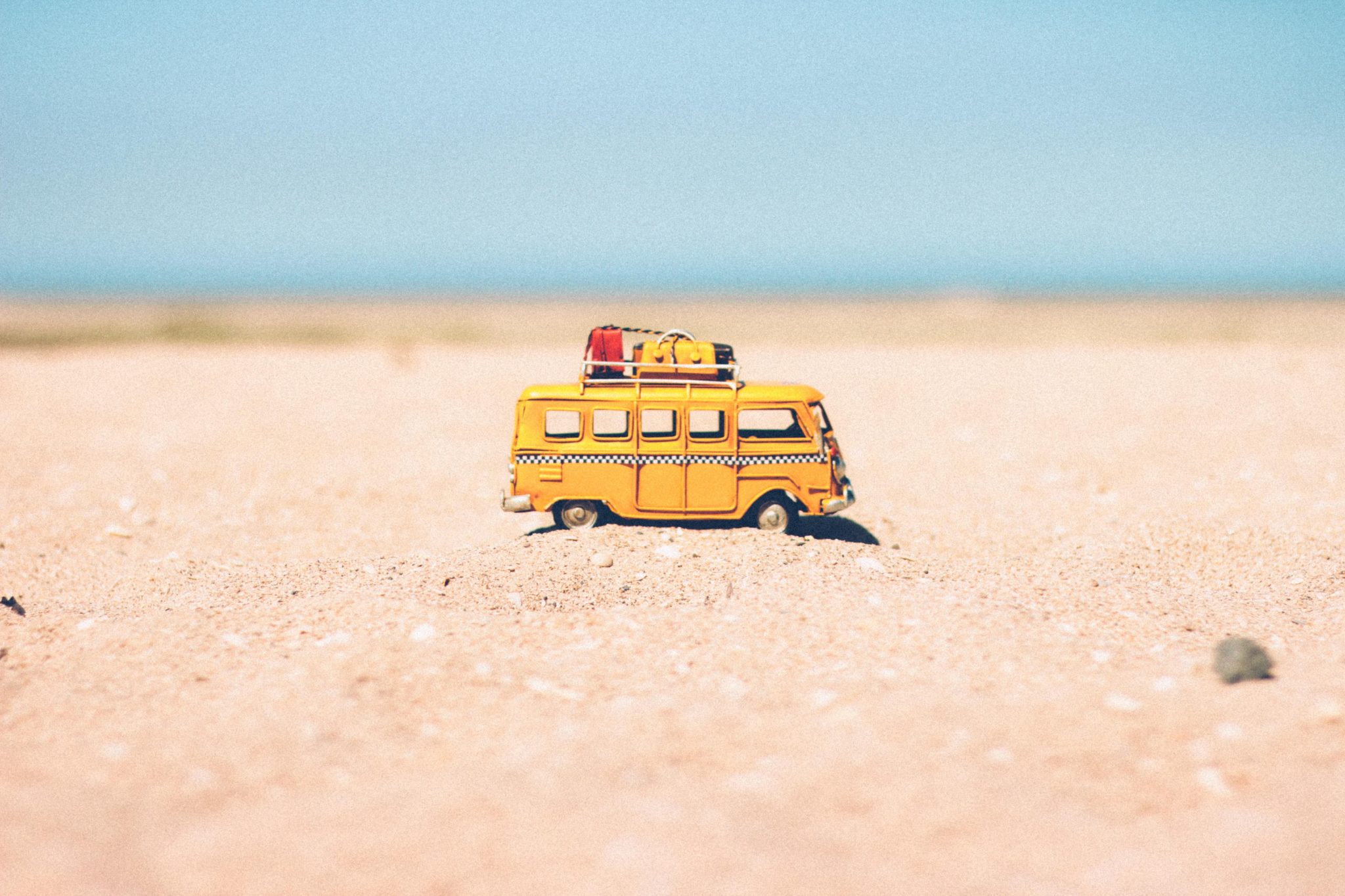 beach-blur-car-colors-386000